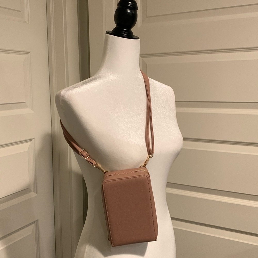 Women’s Soft Pink Crossbody Purse - New Without Tags